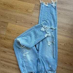 MOM JEANS SZ 29 DISTRESSED